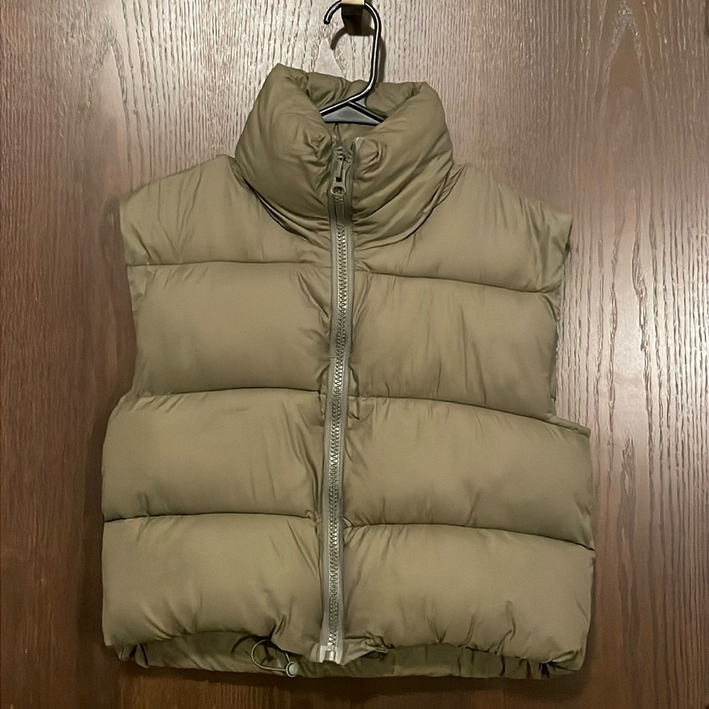 Salty brand Army Green Puffer Cropped Vest 🌊 Size Small